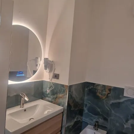 Dam Apartment *