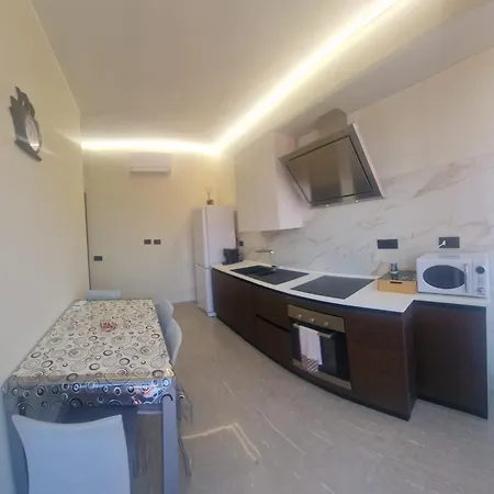 Dam Apartment Modena